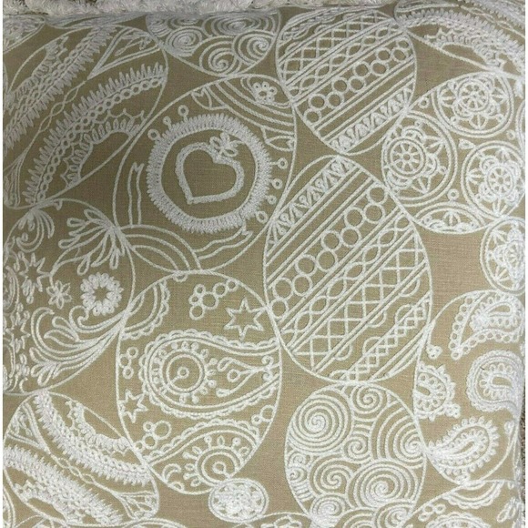 Hop Away Home NEW Easter Egg Embellished Fringed 20"X20" Duck Feather Insert - Picture 2 of 4